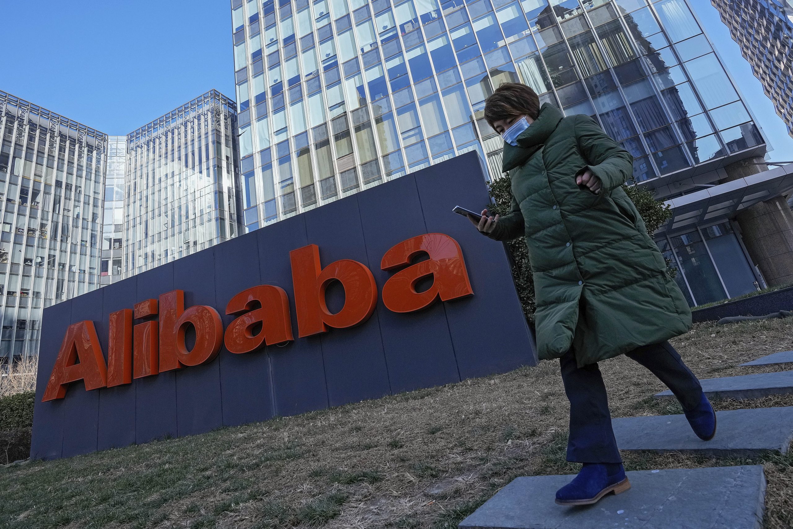 Fortsatt fall i overskuddet til Alibaba 