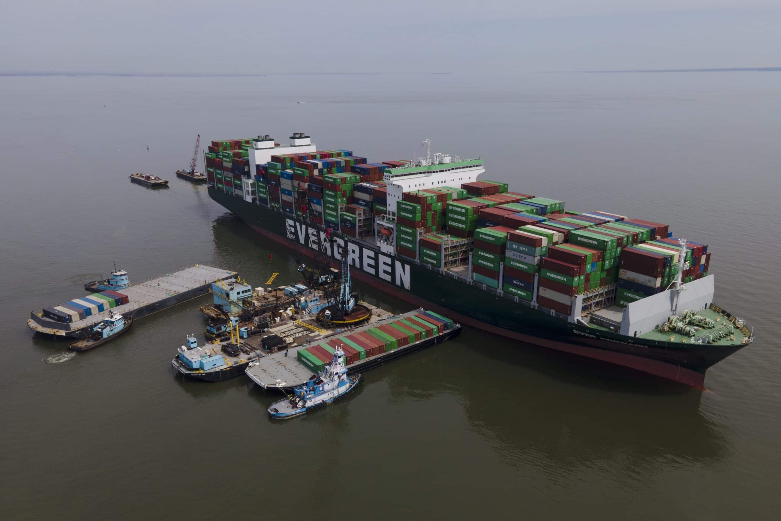 Evergreen-skip løs etter grunnstøting 