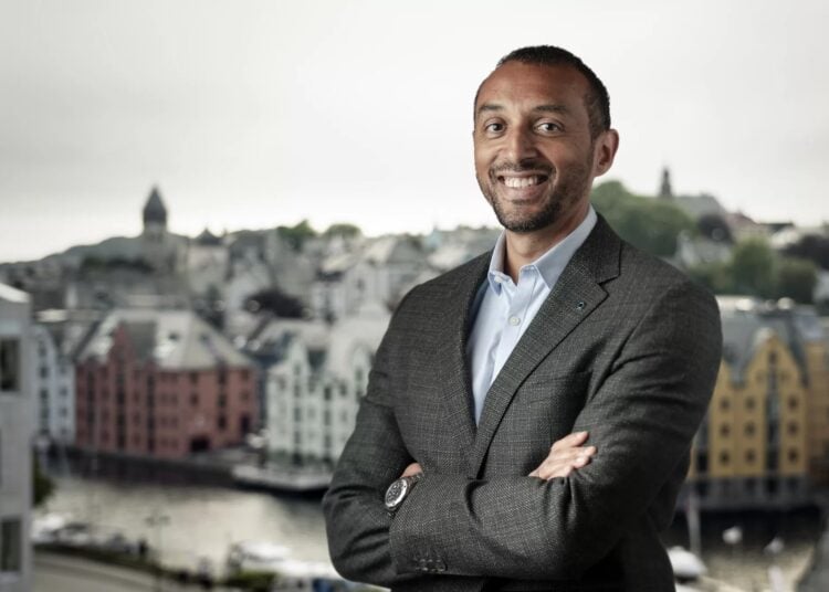 Hexagon-CFO går av på dagen