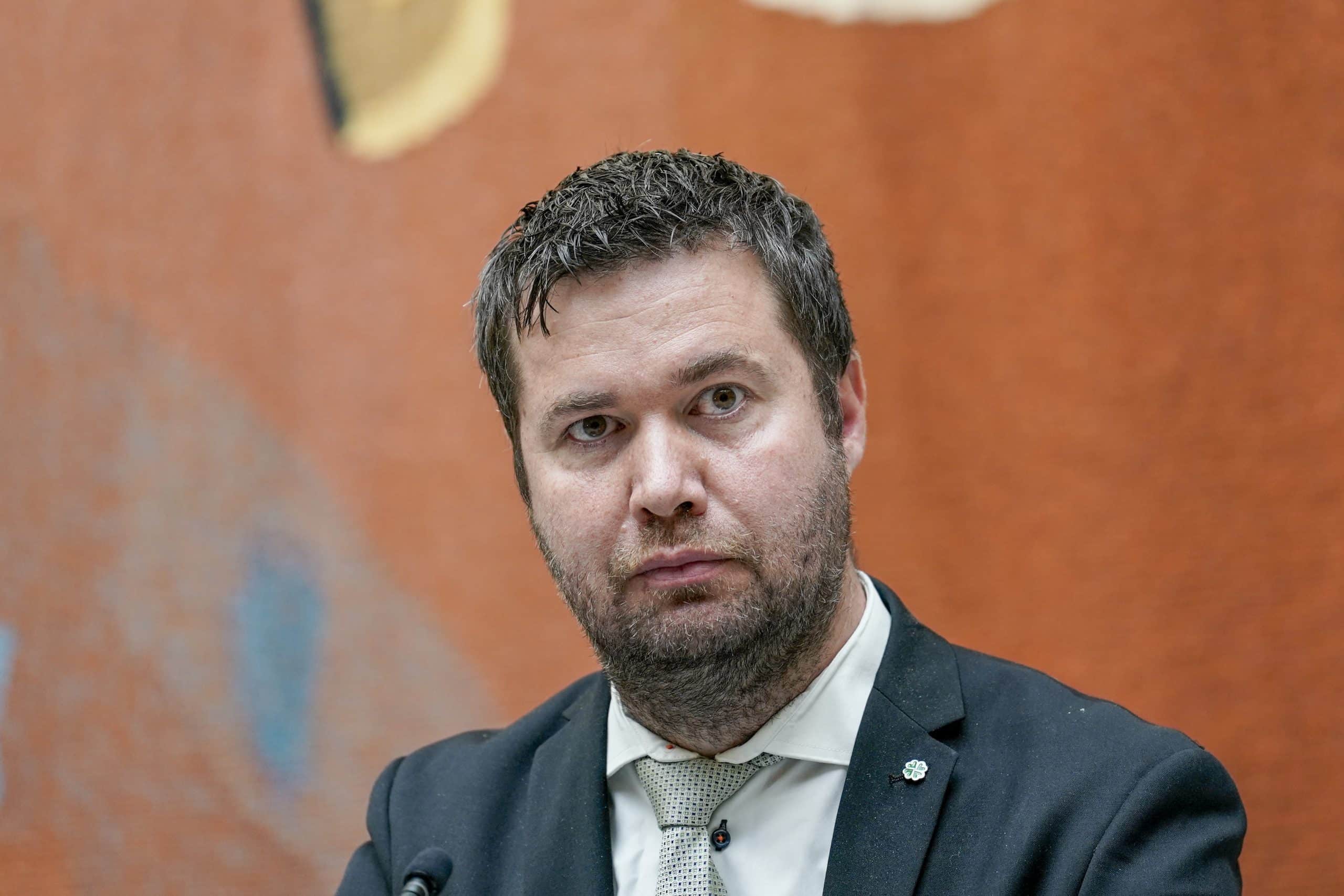 Senterpartiet krever stans i strømeksporten 