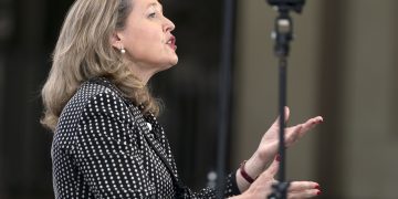 Spanias finansminister tar over EUs investeringsbank