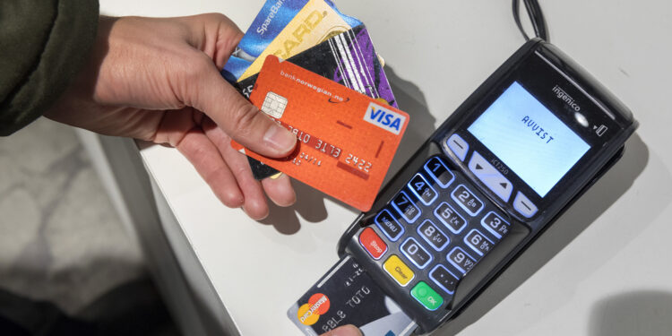 Økonomien føles trangere for unge aleneboende og enslige foreldre