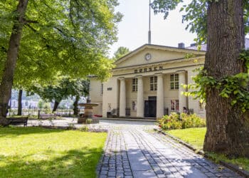 Oslo Børs med forsiktig oppgang fredag – oljeprisen falt