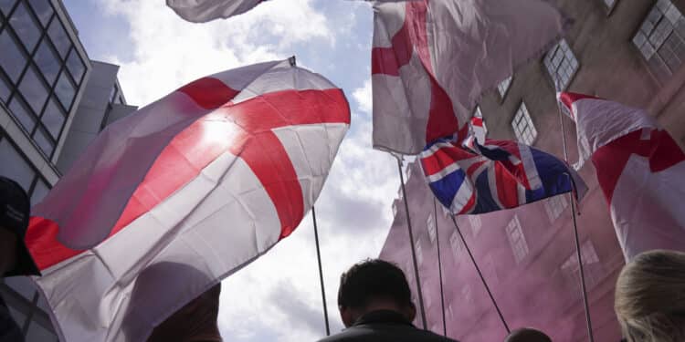 Blod, børs og barrikader – Verden brenner, Wall Street danser videre