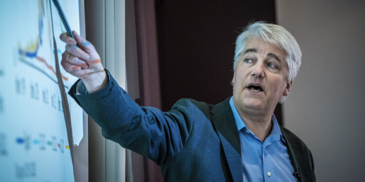 NHO tror ikke på flere rentekutt i år – anslår høy rente ut 2027