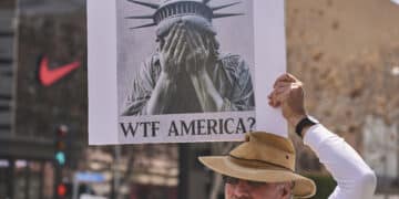 Trump setter verdenshandelen på spill – Wall Street skjelver i påvente av «frigjøringsdagen»