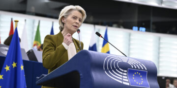 EU-kommisjonen vil foreslå å fase ut russisk olje og gass raskere