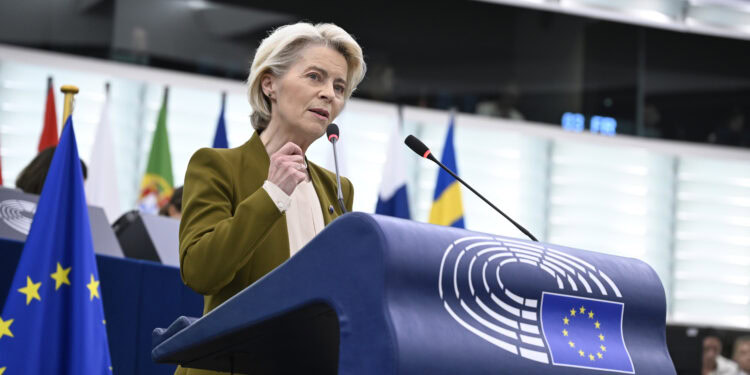 EU-kommisjonen vil foreslå å fase ut russisk olje og gass raskere