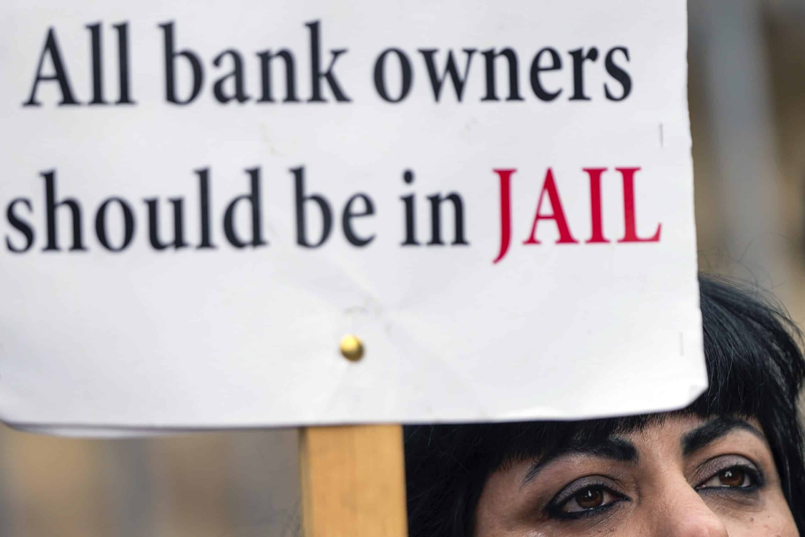 Franske myndigheter med razzia mot banker