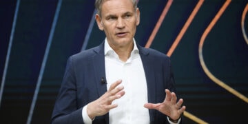 Porsche og VW-aksjen i fritt fall etter skrekkmelding om elbilsatsing