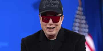 Elon Musk kjøper Tesla for én milliard dollar – kursen skyter til værs