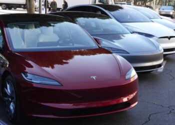 Tesla-salget stuper i Tyskland