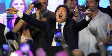 Milei styrker grepet etter mellomvalgseier i Argentina