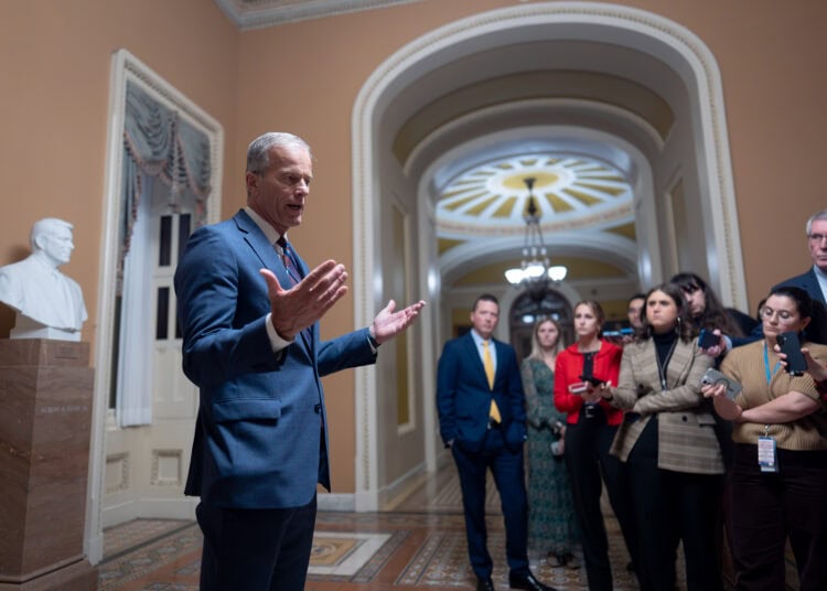 Senatet vedtar budsjettpakke for å avslutte nedstengningen