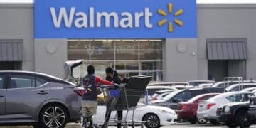 Wall Street faller – Walmart skuffer, Bitcoin og gull går motstrøms