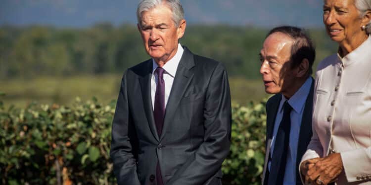 Svak jobbrapport og nye revisjoner kan presse Fed til jumbokutt