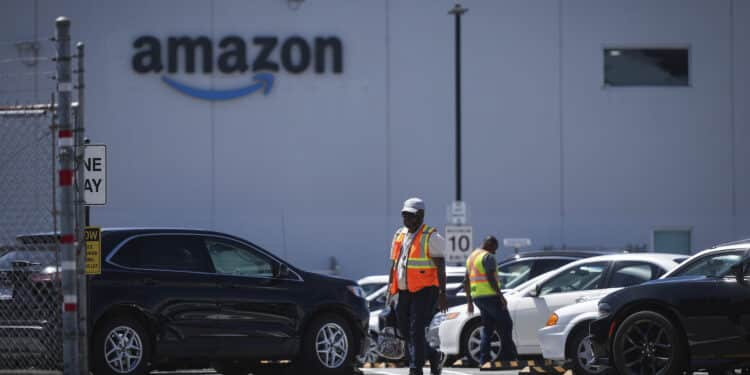 Amazon raser i førhandelen – markedsuro etter skuffende fremtidsutsikter