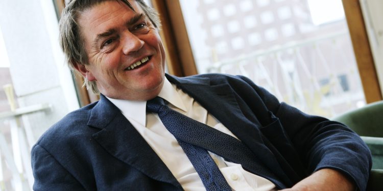 (+)  Middelklassens Ufortjente Byrde: En Refleksjon over Sissners Innsikt og Symbolpolitikkens Rolle