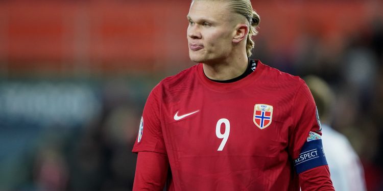 (+) Hva er og gjør AKASTOR?