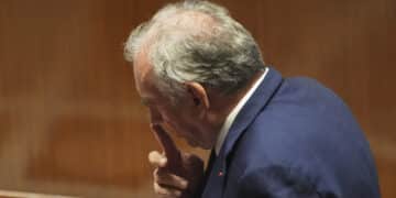 Frankrikes statsminister tapte tillitsvotum – regjeringen må gå av