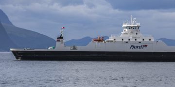 Fjord1 er solgt til to utenlandske fond