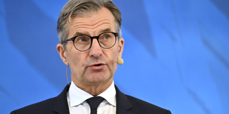 Sverige kutter styringsrenten – blir trolig uendret i ett år