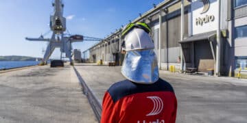 Hydro slår forventningene – kutter investeringene