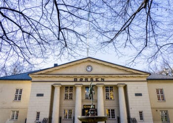 Oslo Børs endte ned tross voldsom snuoperasjon