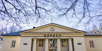 Oslo Børs endte ned tross voldsom snuoperasjon