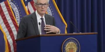 Powell åpner døren for rentekutt – men går varsomt frem