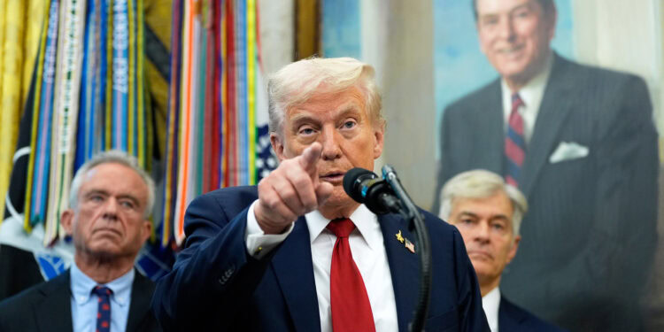 Uptober Shutdown: Gull og Bitcoin tar sats