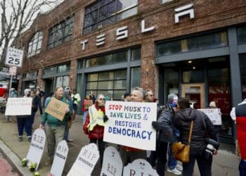 Tesla-salget stuper i Europa