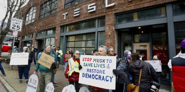 Tesla-salget stuper i Europa