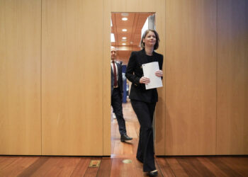 Norges Bank holder renten uendret – har ikke hastverk med å sette den ned