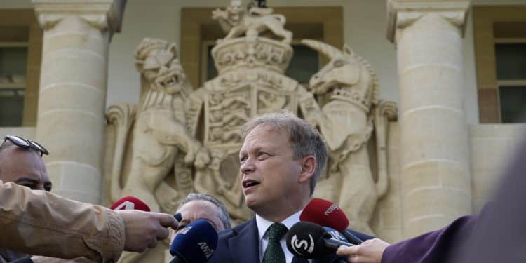 Storbritannia oppgraderer krigsskip i Rødehavet