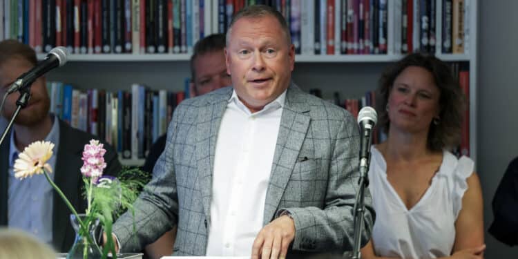Nicolai Tangens bokdebut: Linkedin-ledelse for flyplasshyllen
