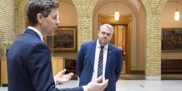 Frp-topp har brutt Stortingets aksjeregler i flere år