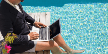 (+) Mye vil ha mer, en ferierapport om overforbruk