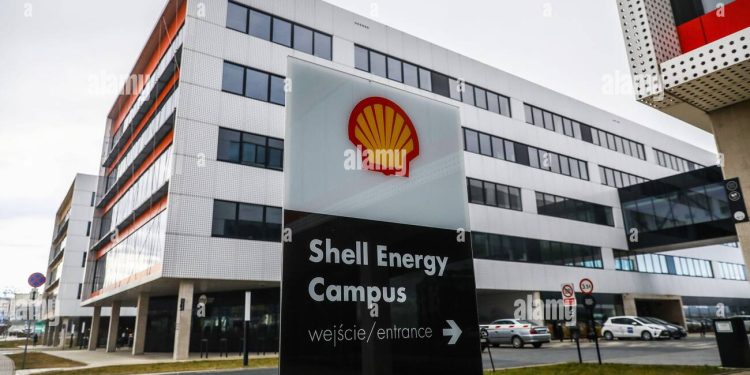 Aksjonæropprør mot Shells klimastrategi